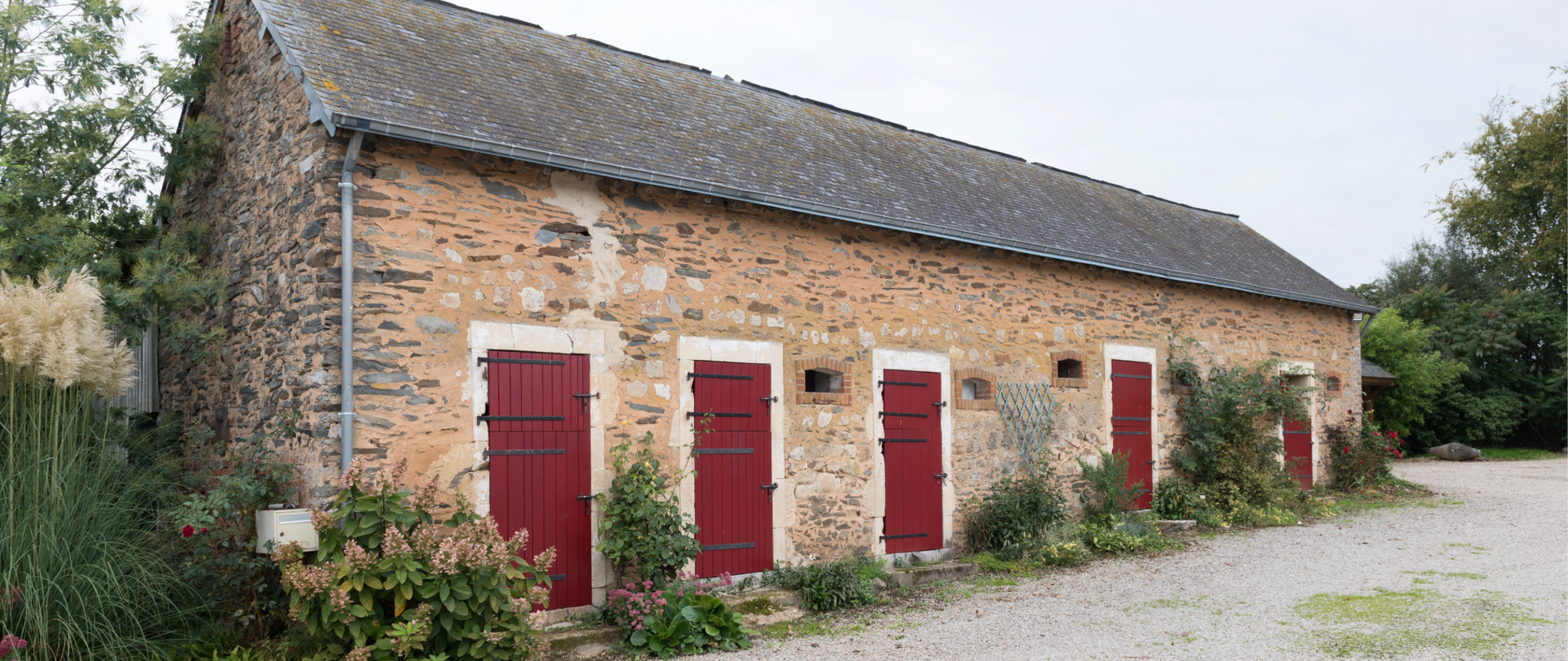 Le premier poulailler de Loué d'Odette LUZU, éleveuse de Loué