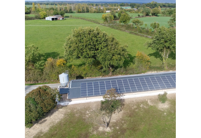 Panneaux solaires sur poulailler de Loué